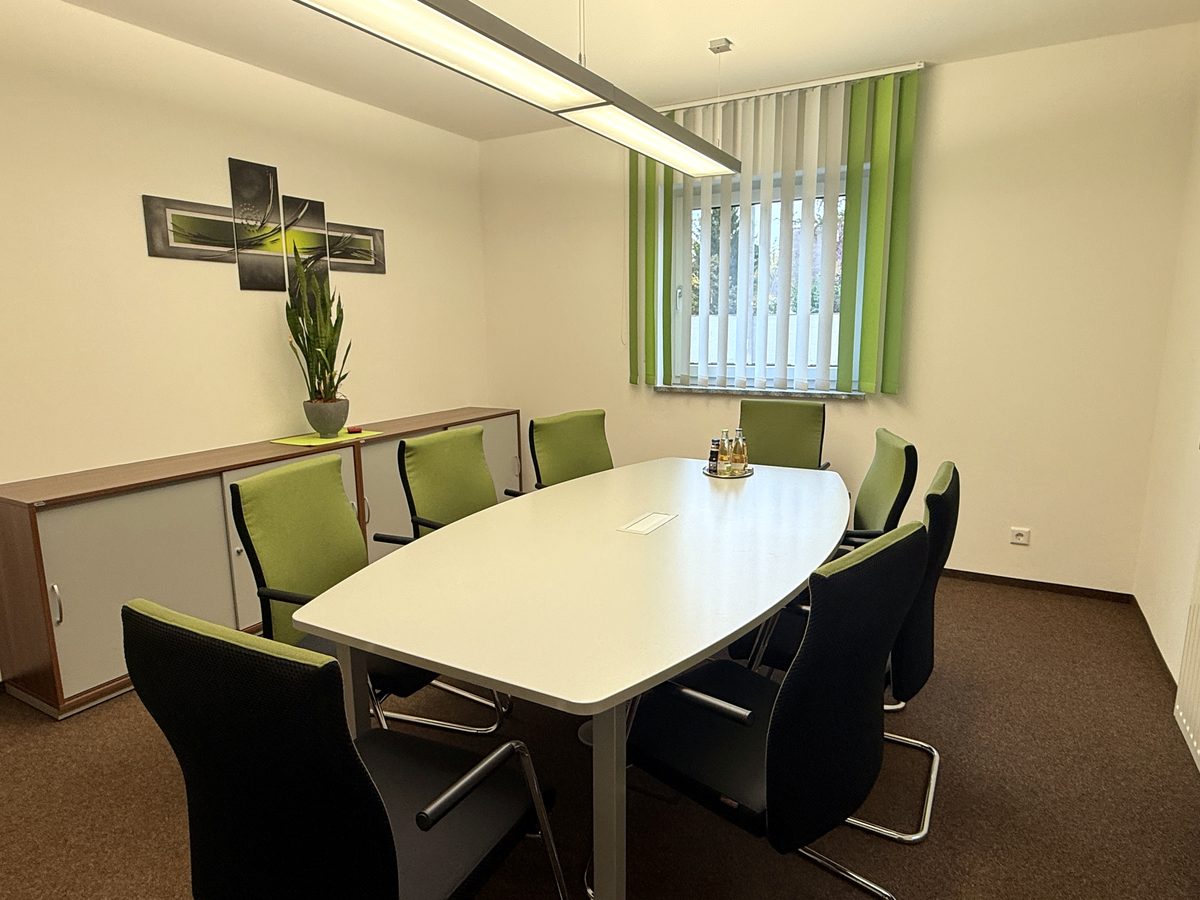 Besprechungsraum für Team- und Mandantengespräche